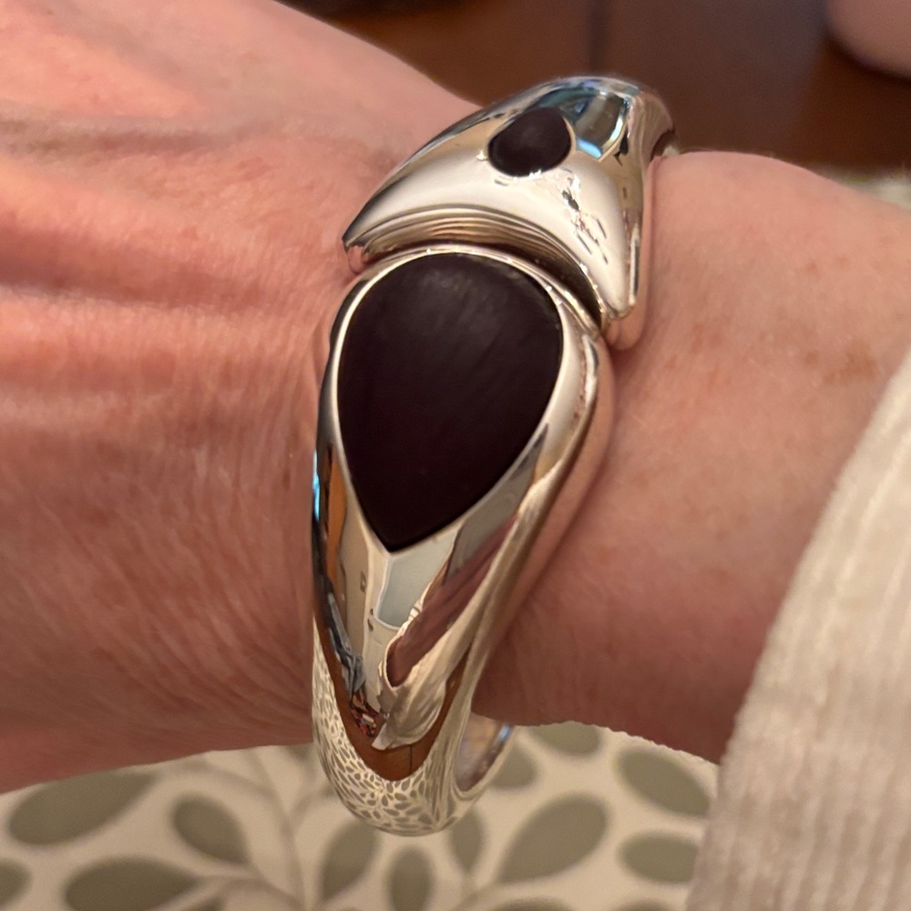 Silver and Black Women's Bracelet 8 Inch